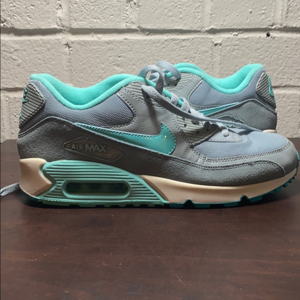 NEW Nike sneakers